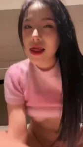 一开始还害羞啊插入了疯狂做爱